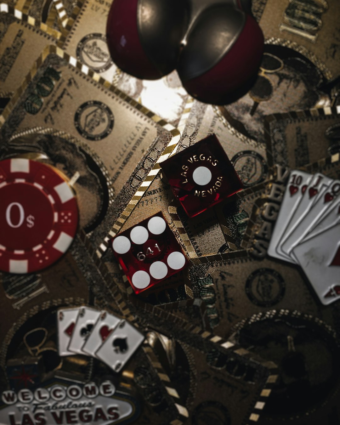 Playing cards and dice on green casino table representing online casino bonuses